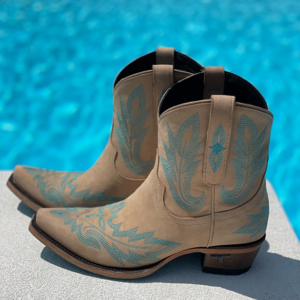 Lane Lexington Sand and Storm 7.5 Turquoise